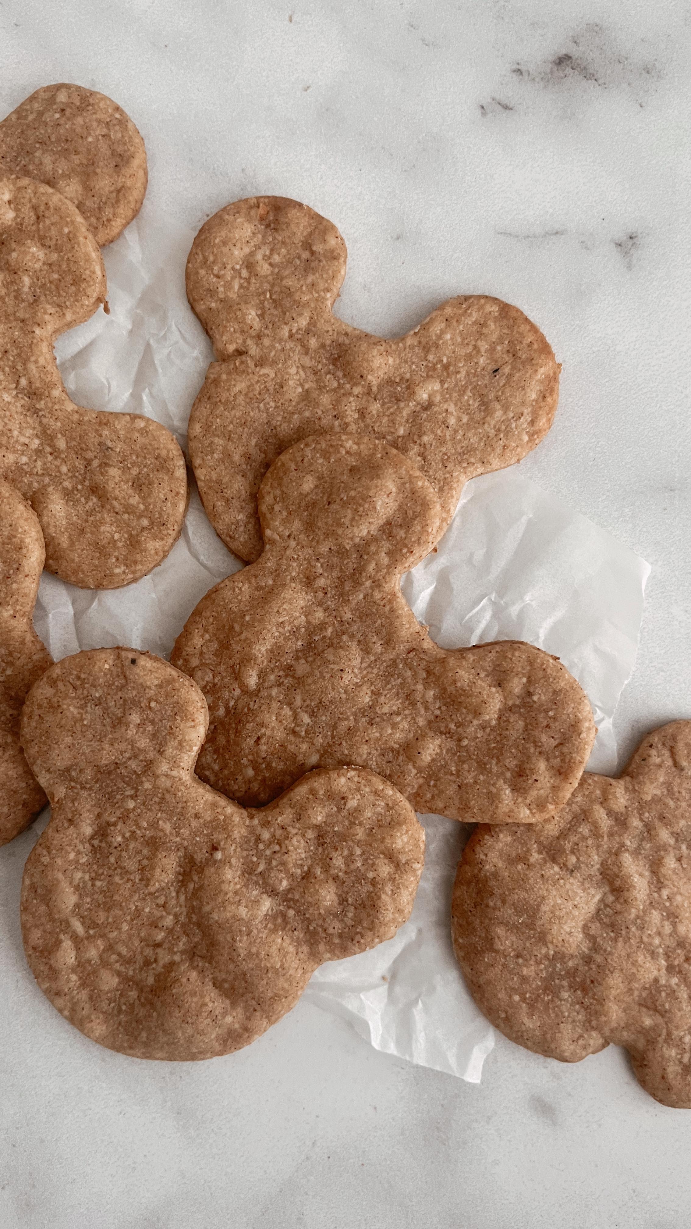 Want to know how much time I’ve wasted reading ingredient labels at the grocery store trying to find the best possible snacks for my kids? WAY TOO MUCH. 

And the bottom line is the ones that aren’t crap, are expensive!! 

Comment “EASY” if you’re ready to start making snacks at home that your kids will love and take barely any time at all! 🤝🏻

Where to start? 👇🏻
- muffins
- cookies 
- crackers 

Every day eats made easy is full of easy homemade recipes I’ve been making my family for years, no more reading labels, just recipes with simple ingredients you can actually pronounce that you’ll make over and over.