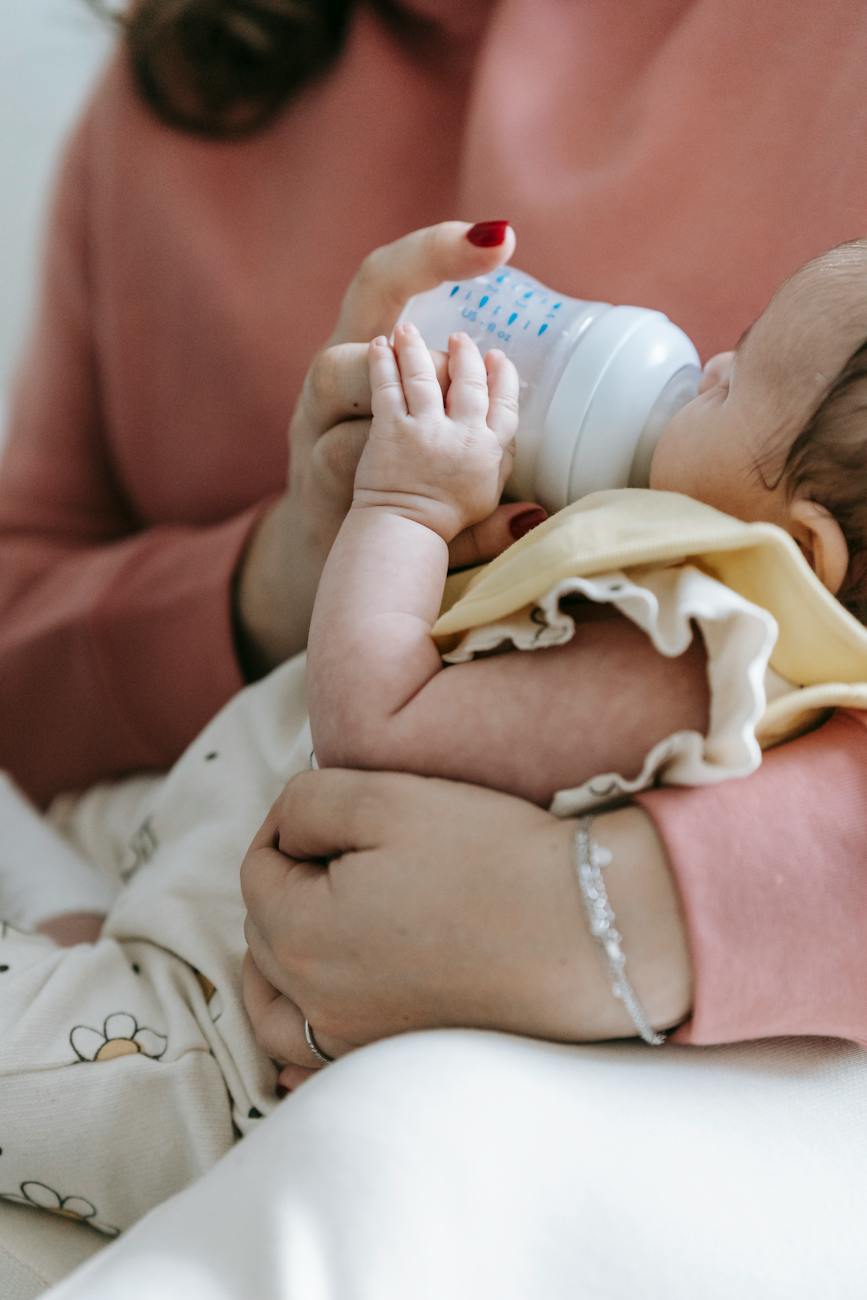 Tips to Introduce a Bottle to Baby