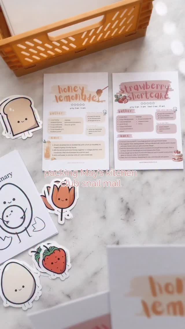 May munchable mail 🐌💌🍴

This month: Collectible recipe cards, stickers & Mother’s Day colouring card! 

✔️Sign up for next month @ the link in my bio or comment “MEMBER”